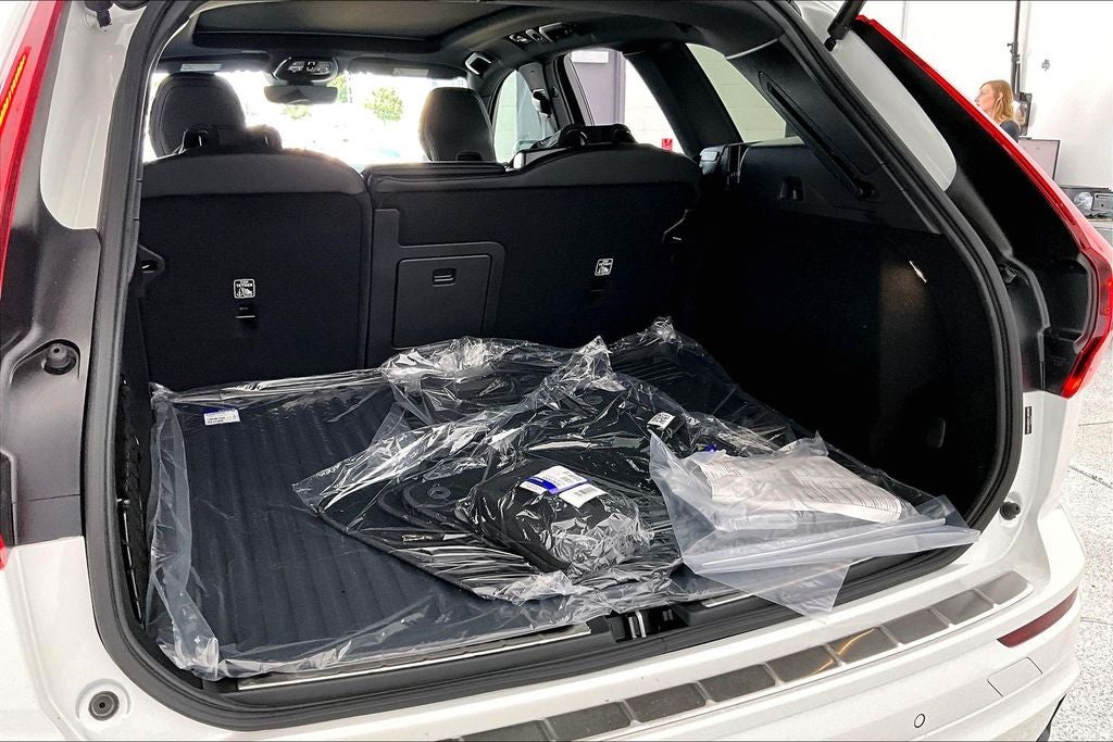 2026 Volvo XC60 B5 Ultra Black Edition