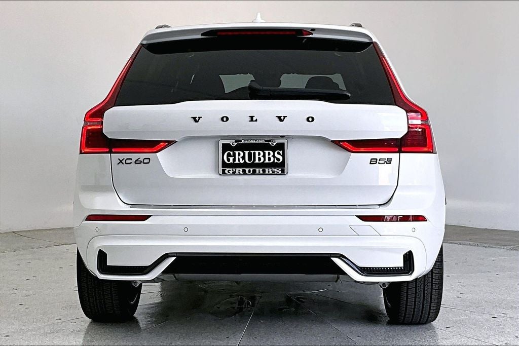 2026 Volvo XC60 B5 Ultra Black Edition