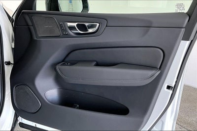 2026 Volvo XC60 B5 Ultra Black Edition