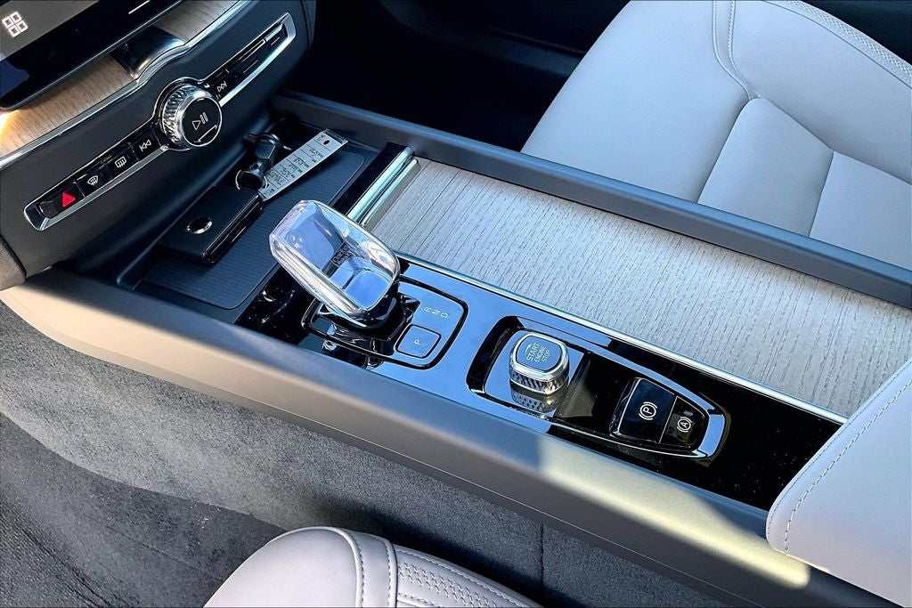 2026 Volvo XC60 B5 Core