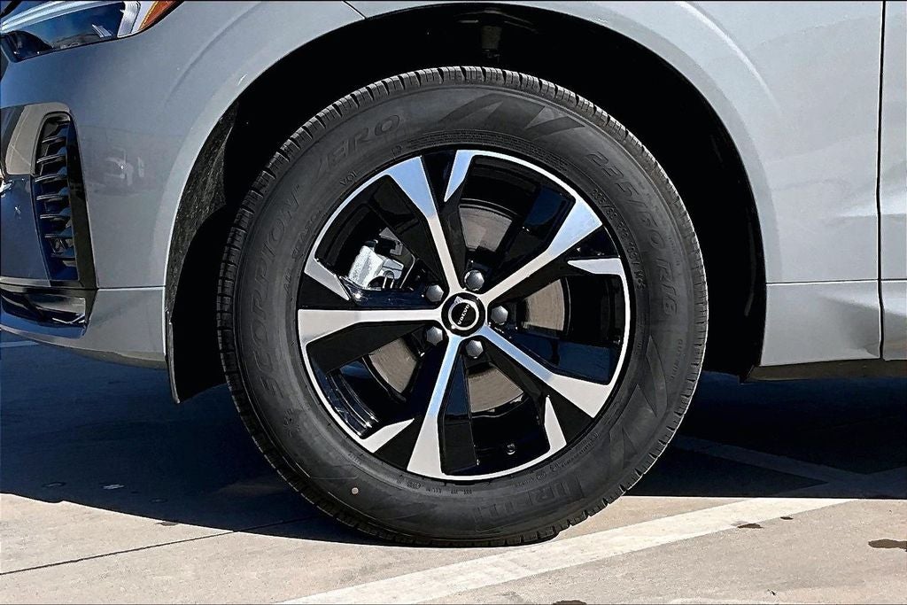 2026 Volvo XC60 B5 Core