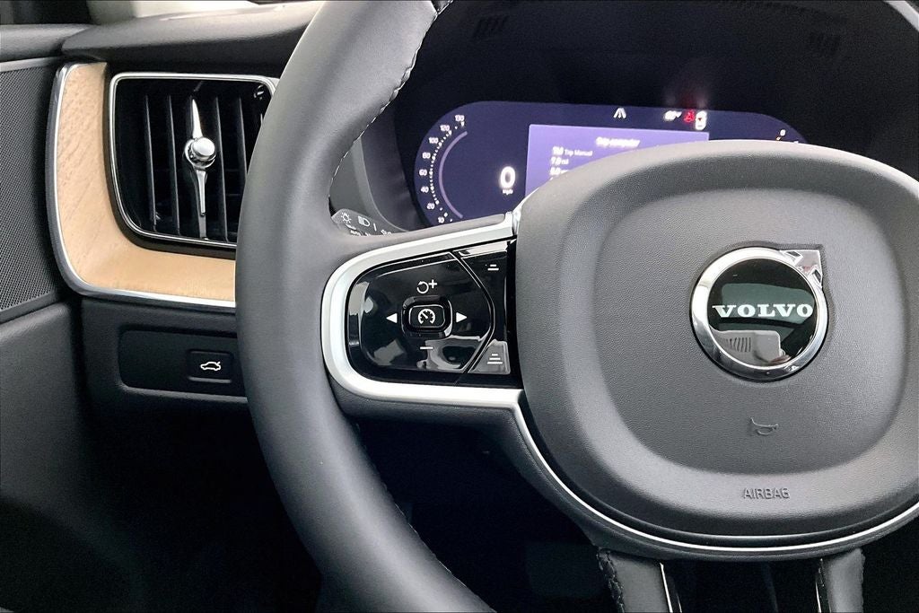 2026 Volvo XC60 B5 Core