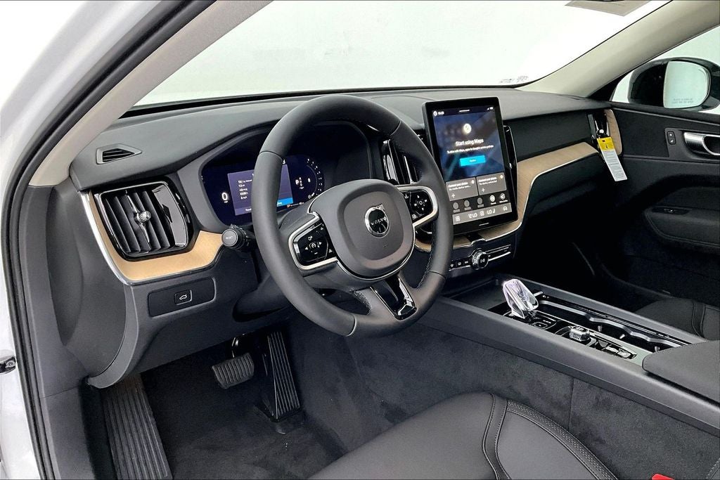 2026 Volvo XC60 B5 Core