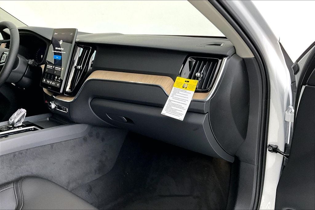 2026 Volvo XC60 B5 Core