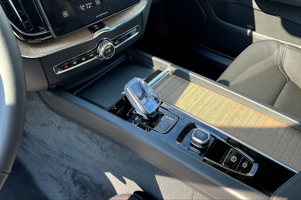 2026 Volvo XC60 B5 Core