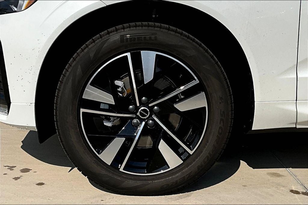 2026 Volvo XC60 B5 Core