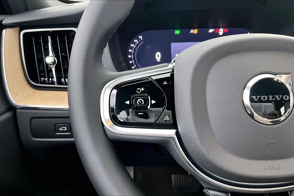 2026 Volvo XC60 B5 Core