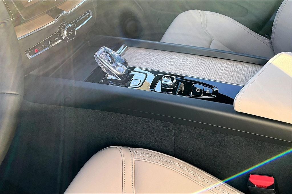 2026 Volvo XC60 B5 Core