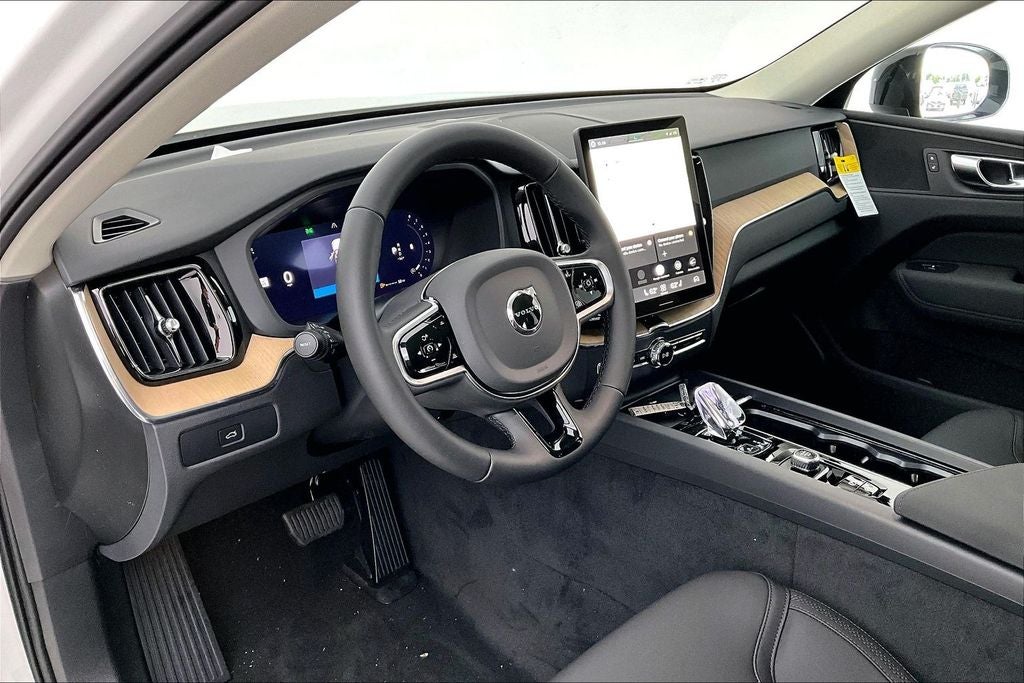 2026 Volvo XC60 B5 Core