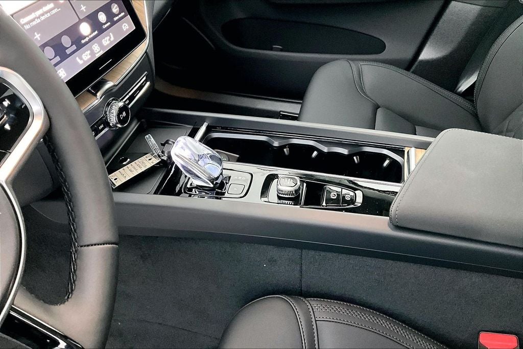 2026 Volvo XC60 B5 Core