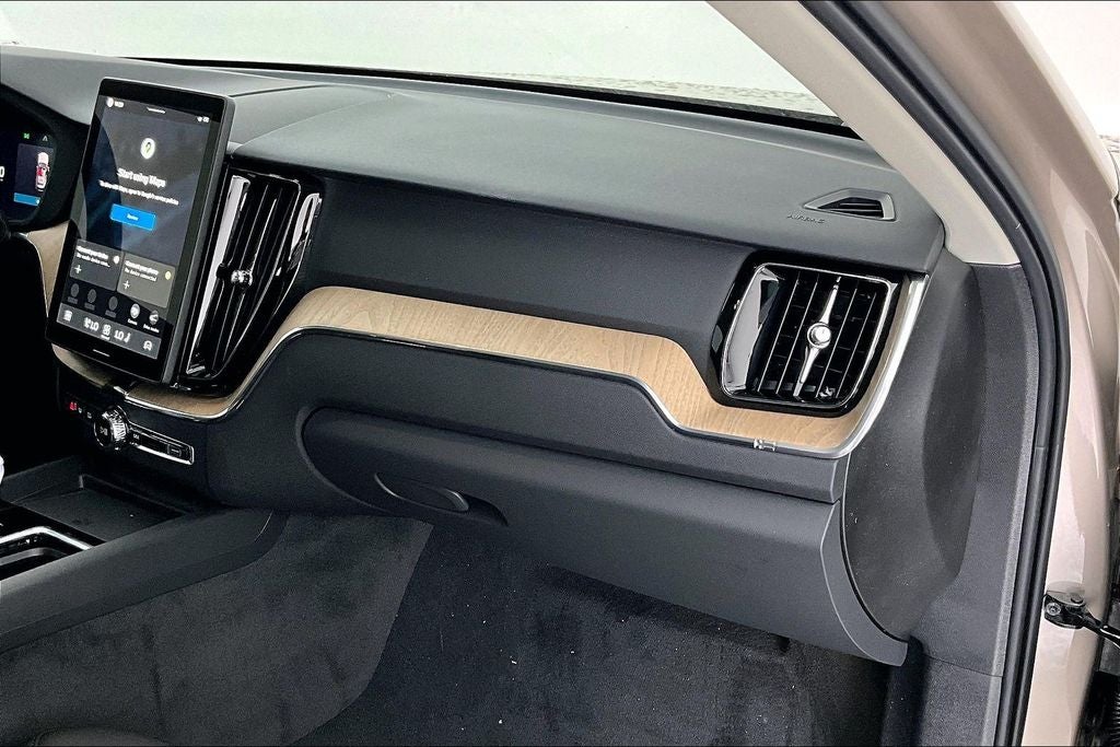 2026 Volvo XC60 B5 Core