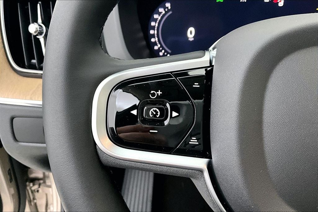 2026 Volvo XC60 B5 Core