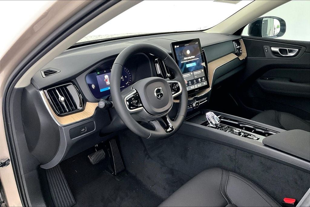 2026 Volvo XC60 B5 Core