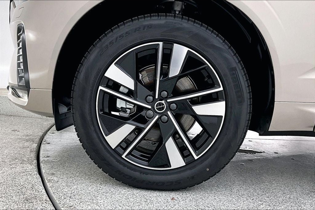 2026 Volvo XC60 B5 Core