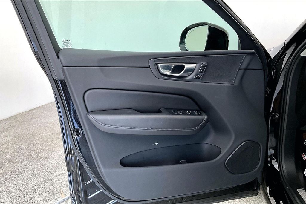 2025 Volvo XC60 B5 Core
