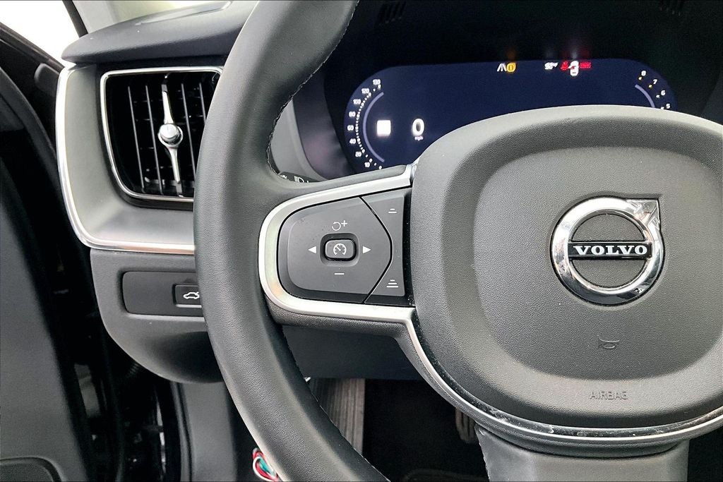 2025 Volvo XC60 B5 Core