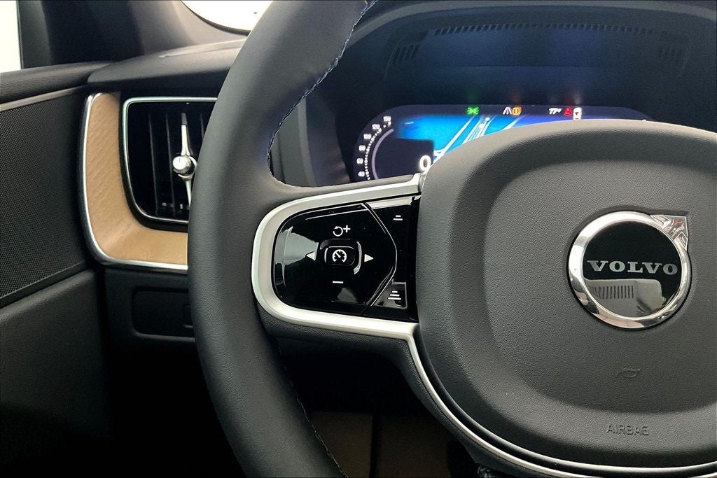 2026 Volvo XC60 B5 Core