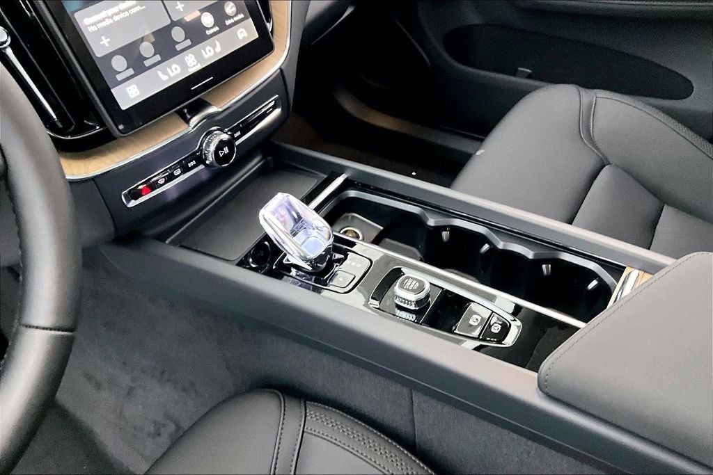 2026 Volvo XC60 B5 Core