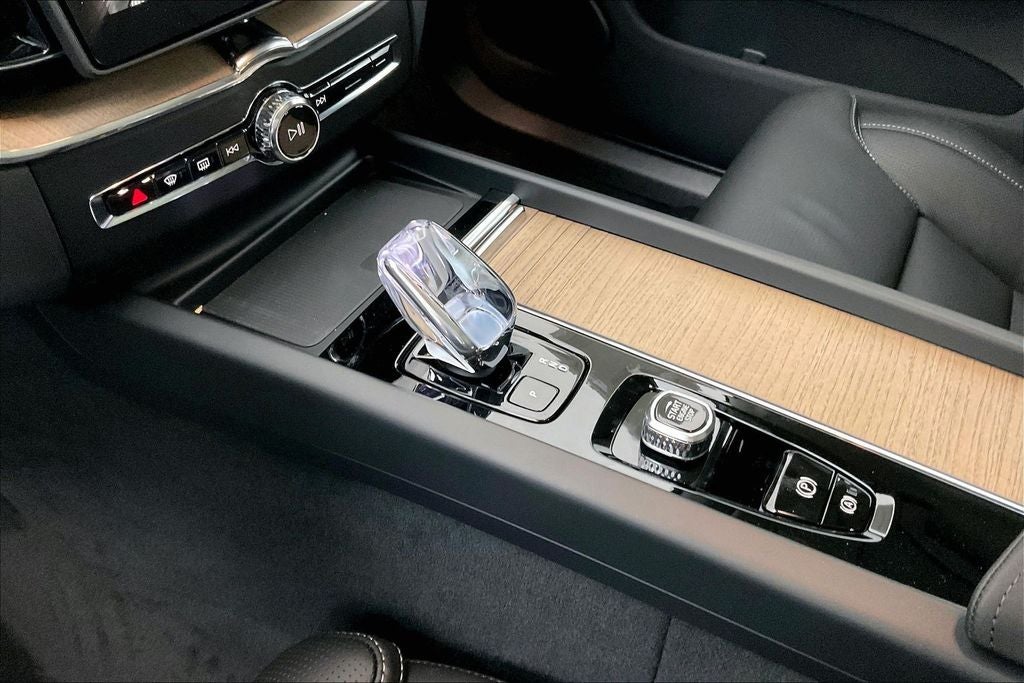 2026 Volvo XC60 B5 Ultra