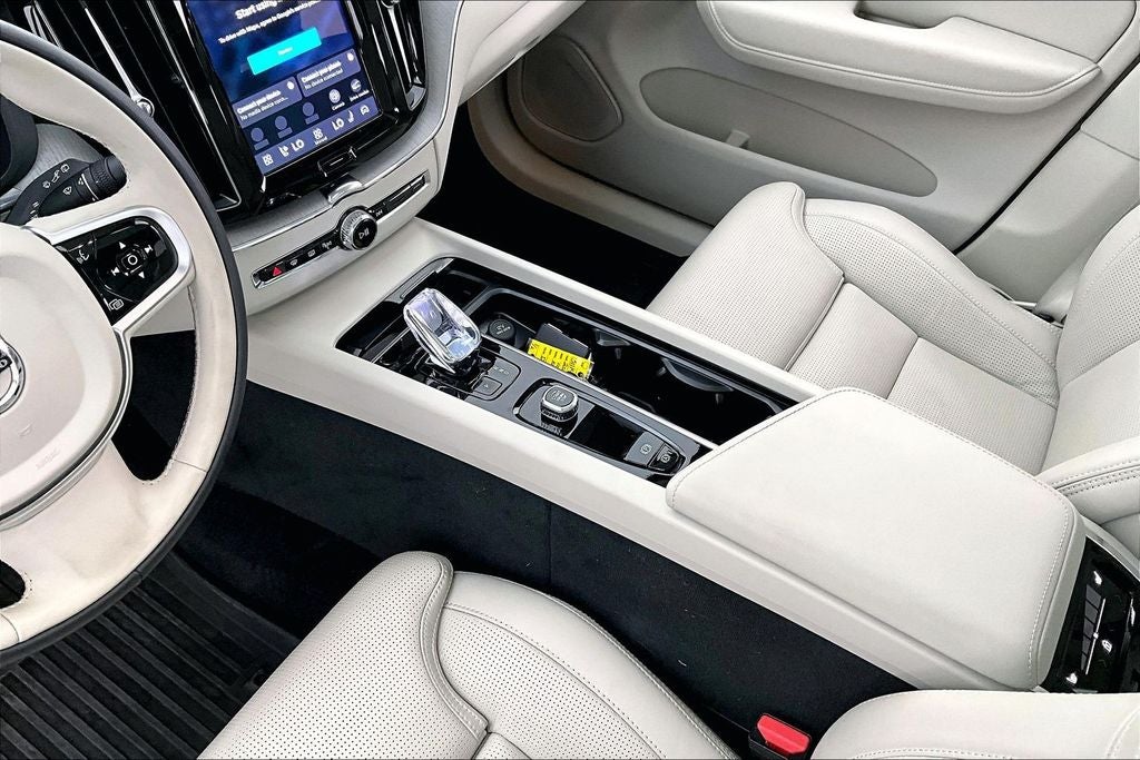 2025 Volvo XC60 B5 Ultra