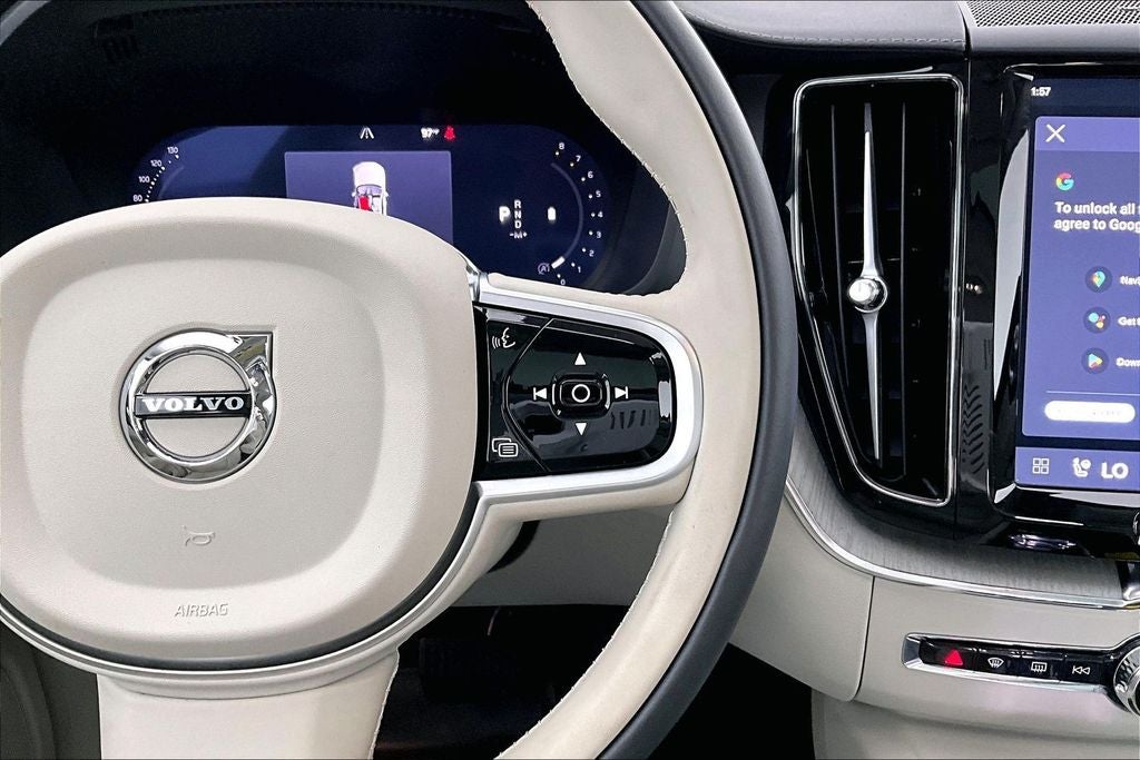 2025 Volvo XC60 B5 Ultra