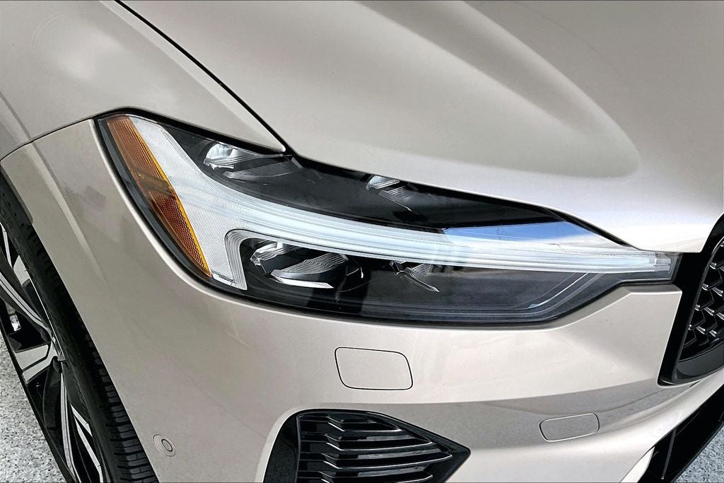 2025 Volvo XC60 B5 Ultra