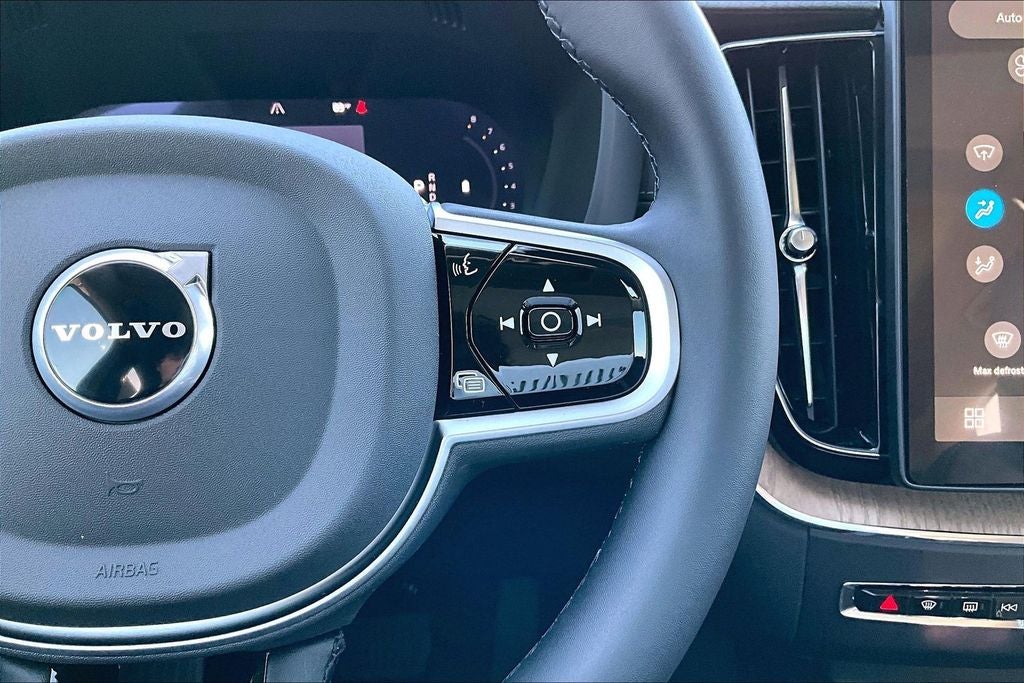 2026 Volvo XC60 B5 Ultra