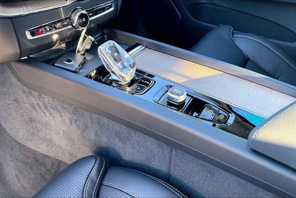 2026 Volvo XC60 B5 Ultra