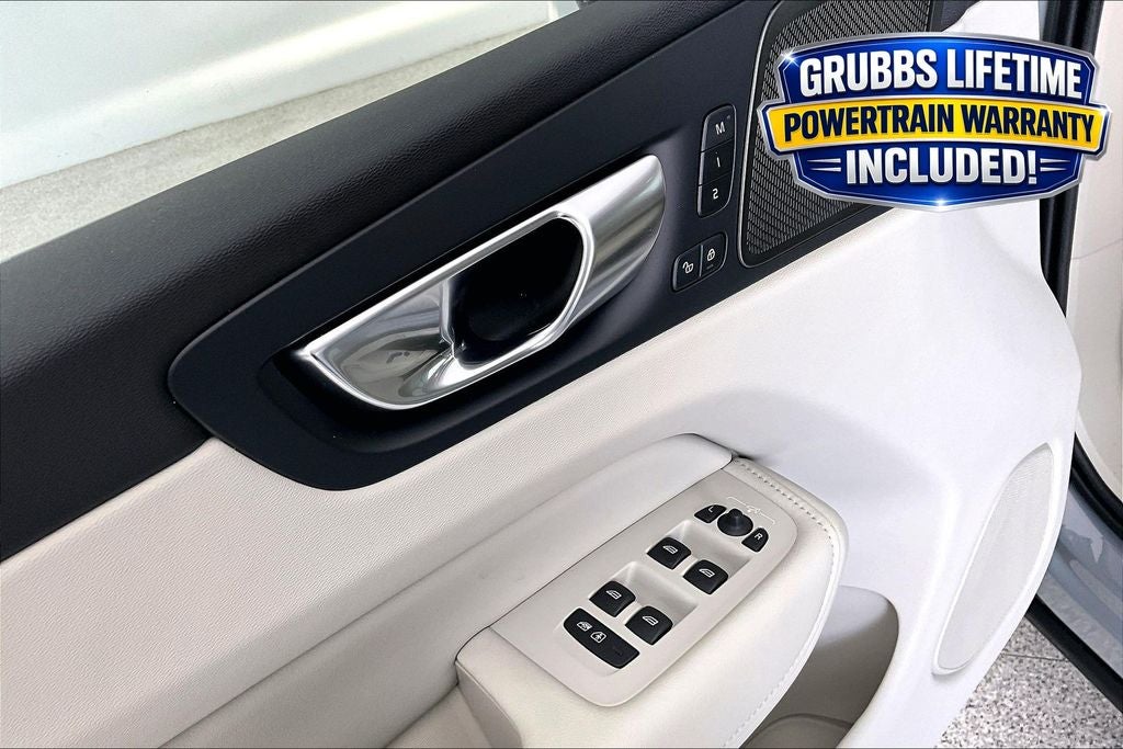 2026 Volvo XC60 B5 Ultra