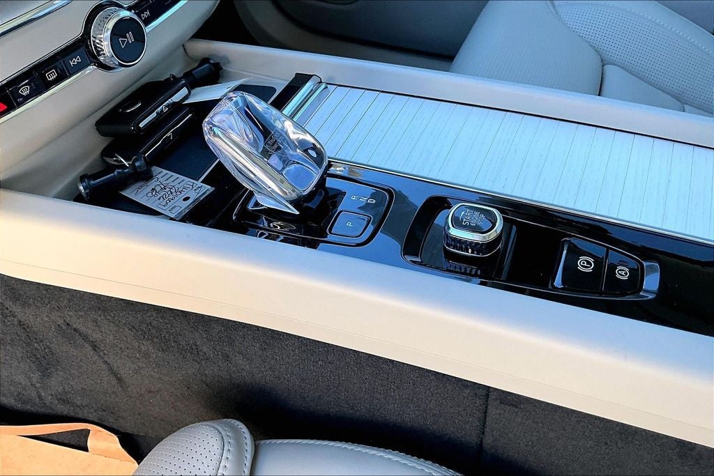 2026 Volvo XC60 B5 Ultra