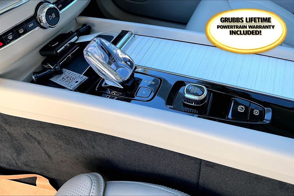 2026 Volvo XC60 B5 Ultra