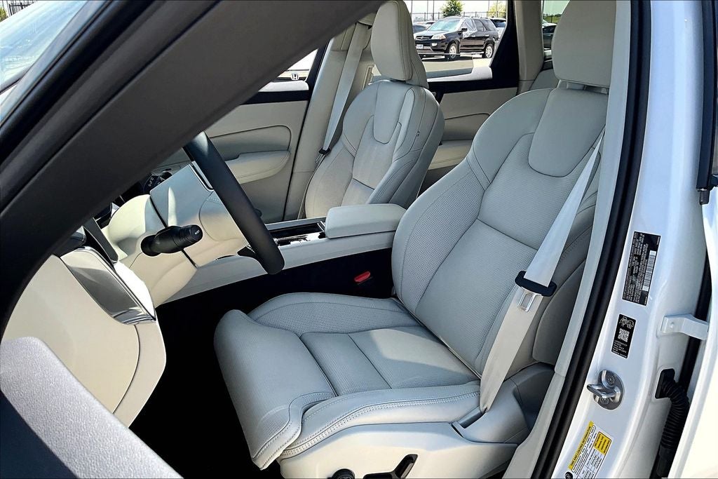 2026 Volvo XC60 B5 Ultra