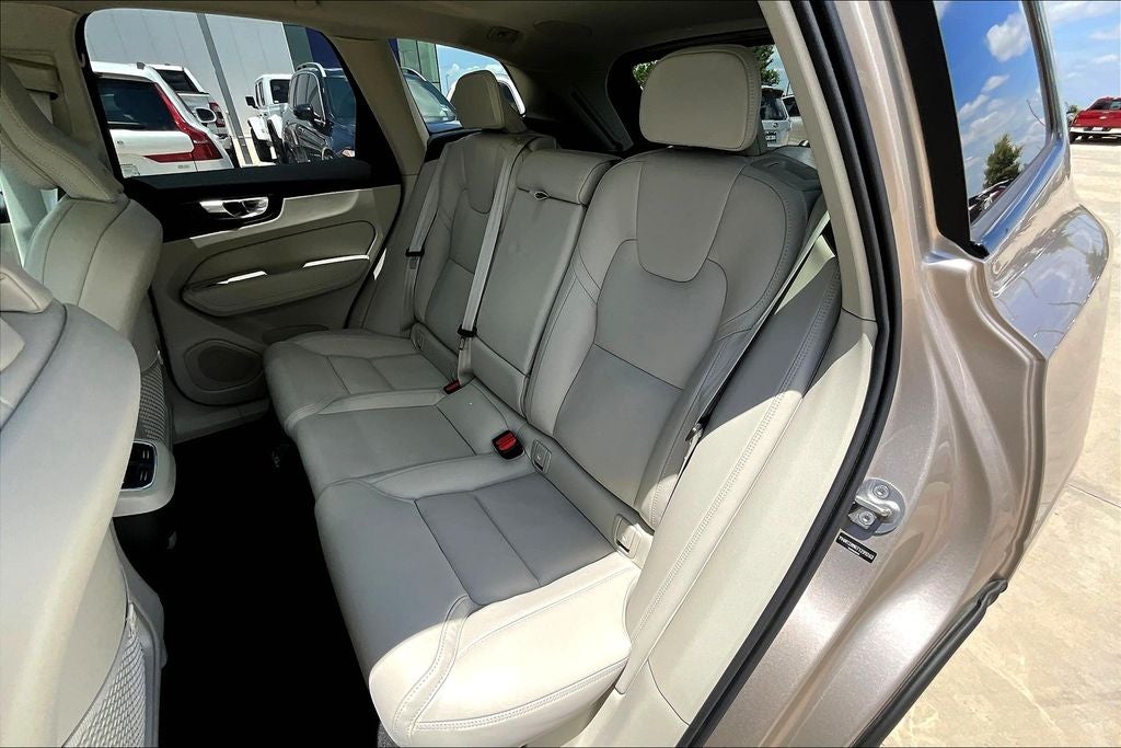 2026 Volvo XC60 B5 Ultra