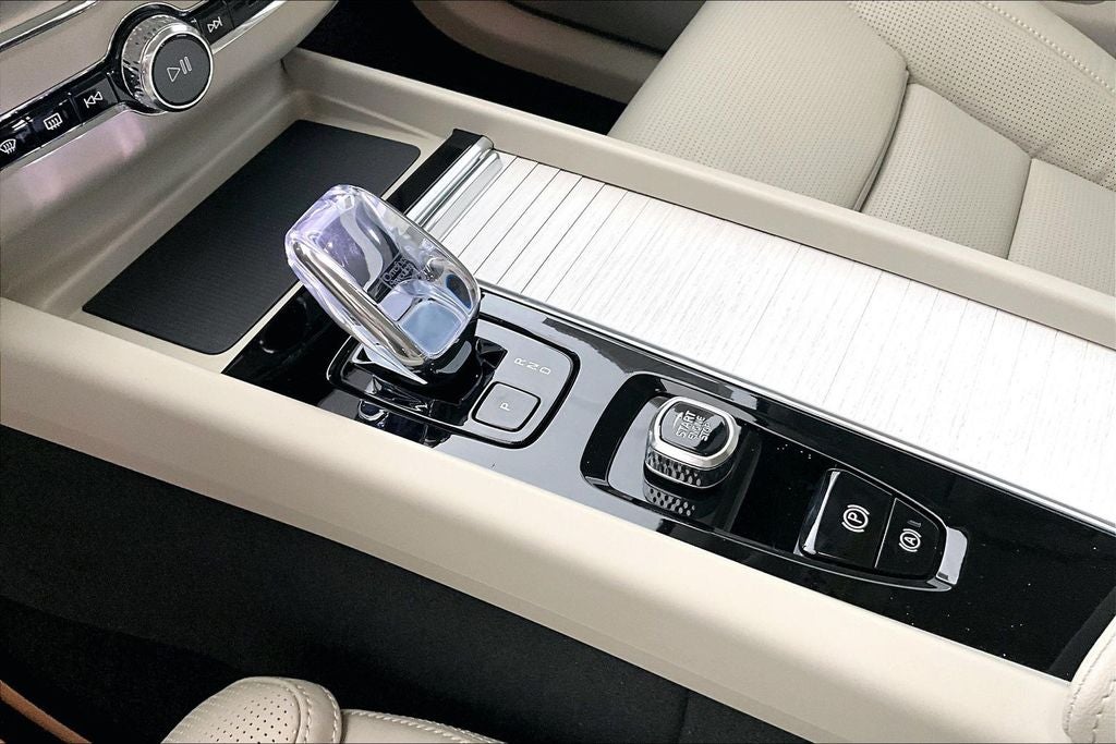 2026 Volvo XC60 B5 Ultra