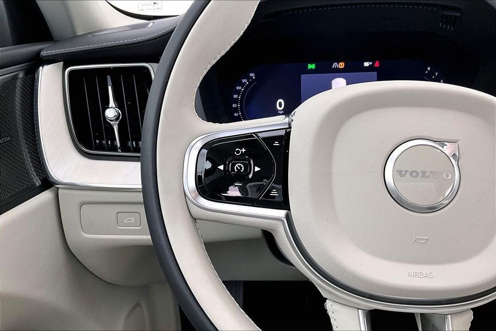 2026 Volvo XC60 B5 Ultra
