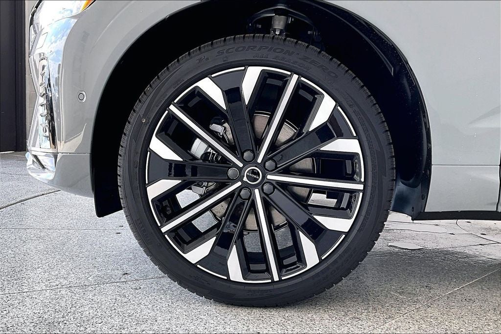 2026 Volvo XC60 B5 Ultra