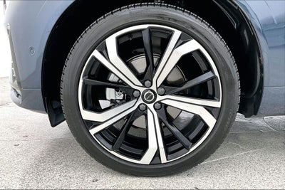 2025 Volvo XC60 B5 Ultra