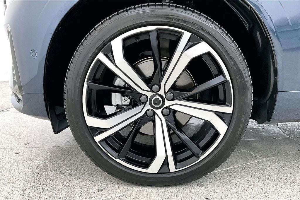 2025 Volvo XC60 B5 Ultra
