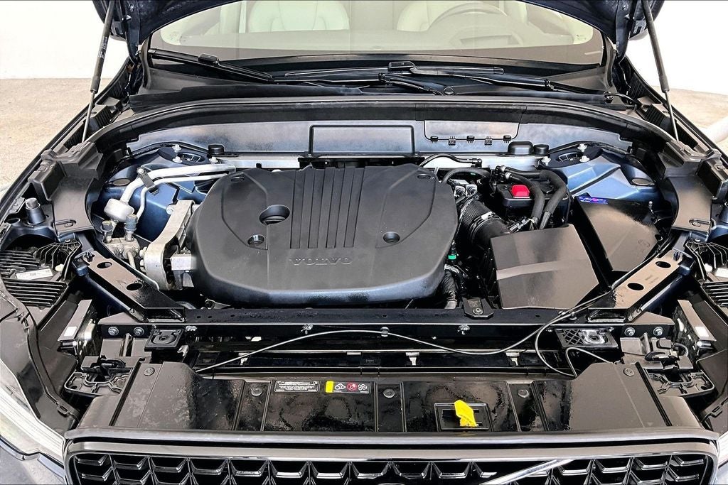 2025 Volvo XC60 B5 Ultra