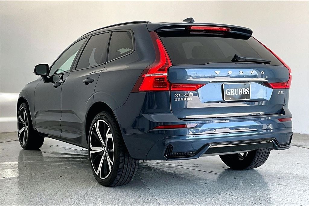 2025 Volvo XC60 B5 Ultra