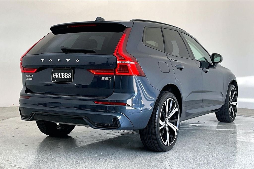 2025 Volvo XC60 B5 Ultra