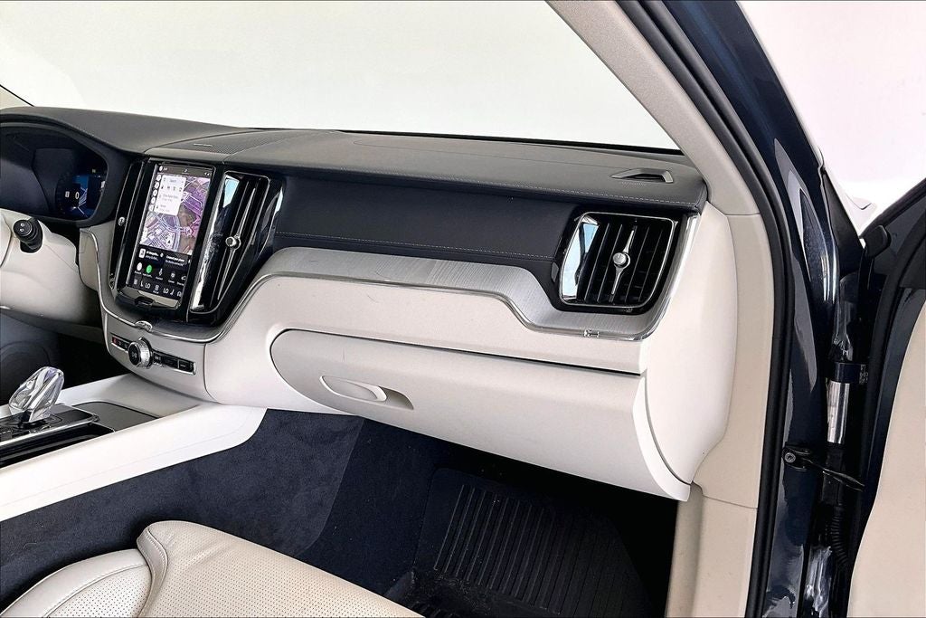 2025 Volvo XC60 B5 Ultra
