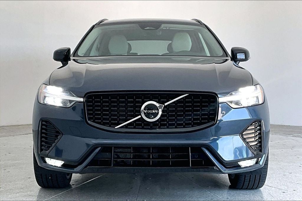 2025 Volvo XC60 B5 Ultra