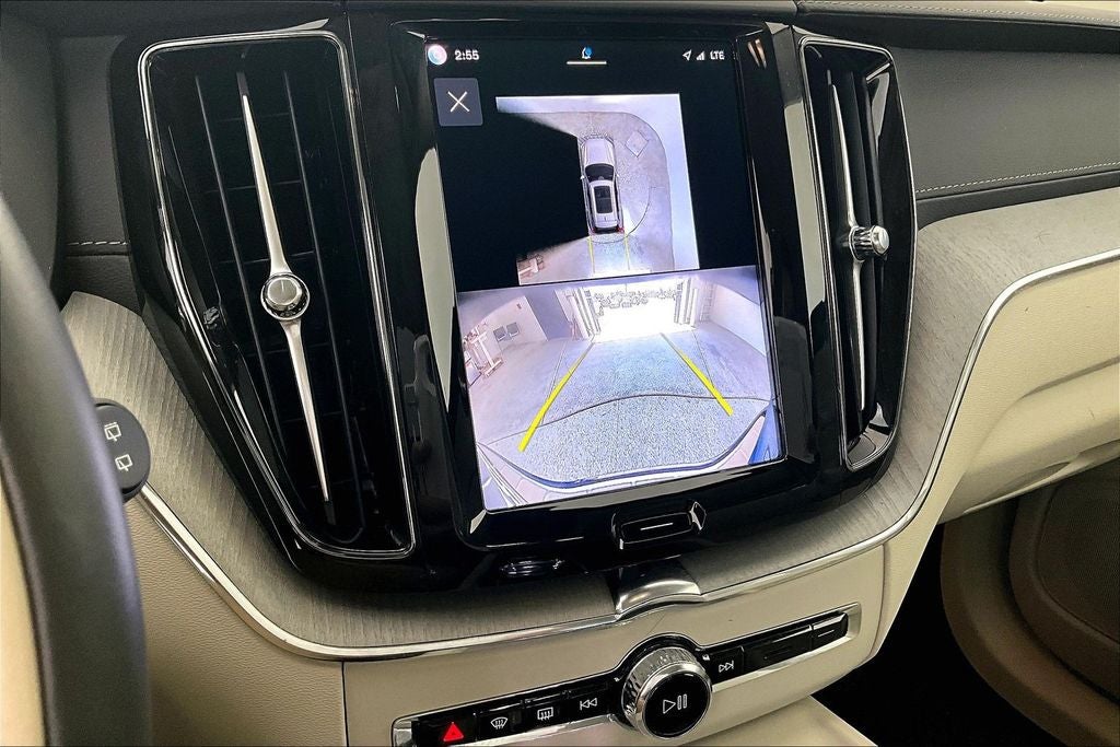 2025 Volvo XC60 B5 Ultra