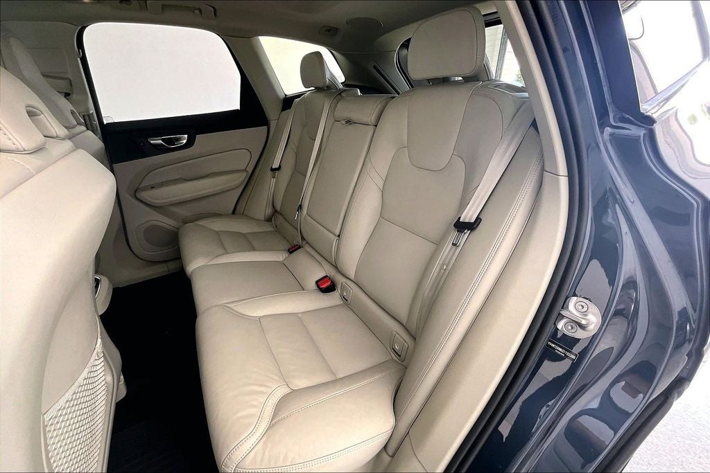 2025 Volvo XC60 B5 Ultra