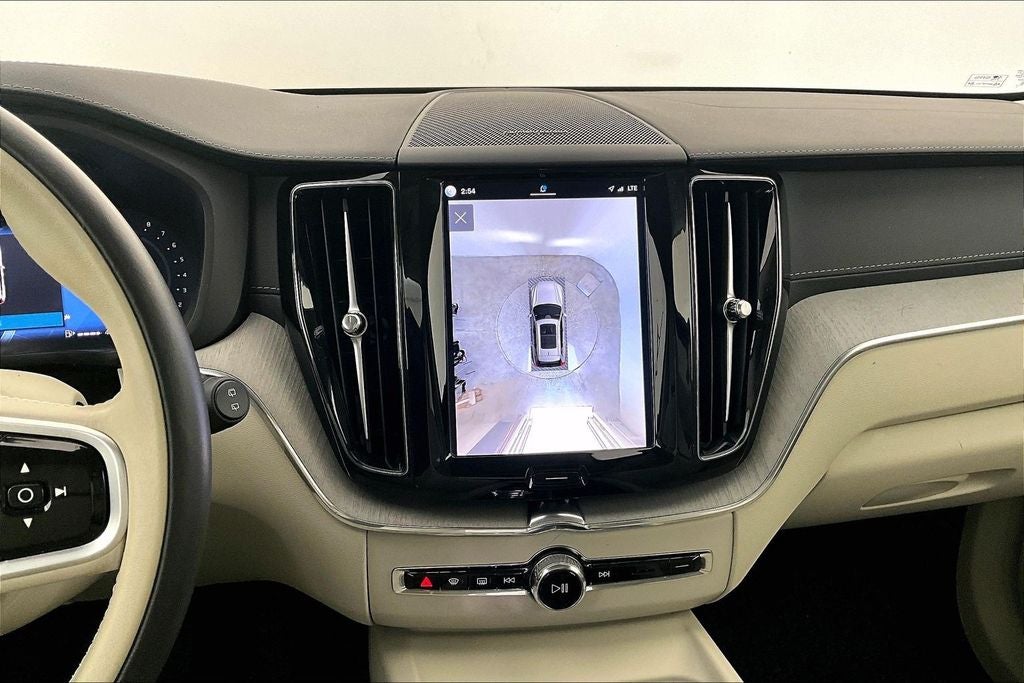2025 Volvo XC60 B5 Ultra