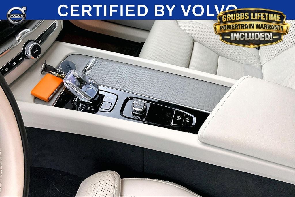 2025 Volvo XC60 B5 Ultra
