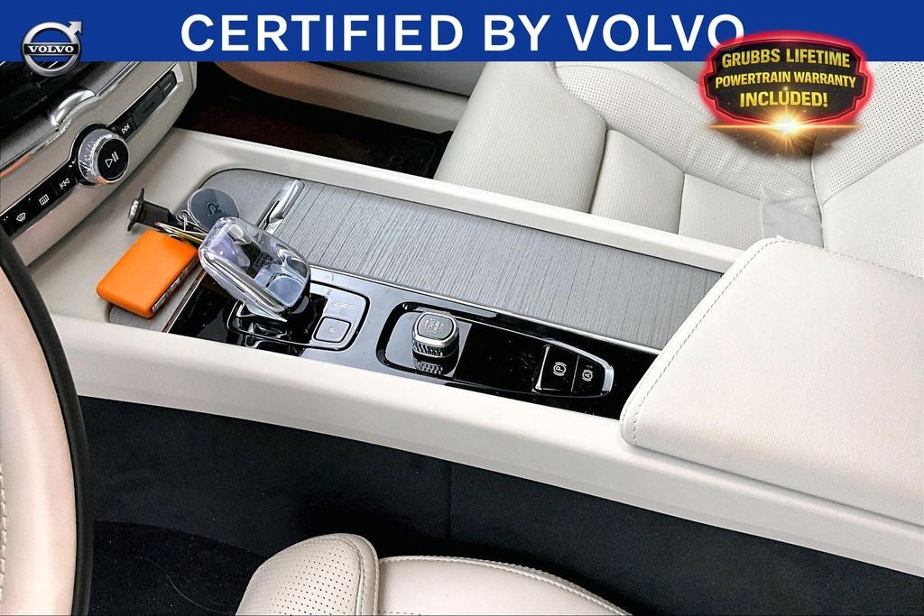 2025 Volvo XC60 B5 Ultra