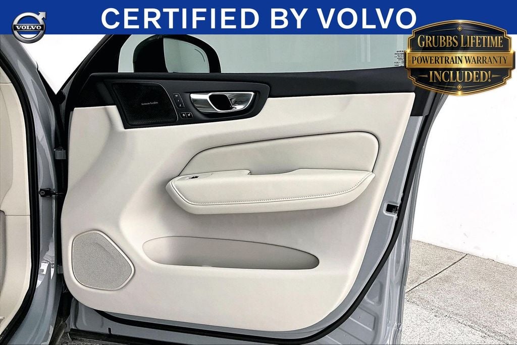 2025 Volvo XC60 B5 Ultra