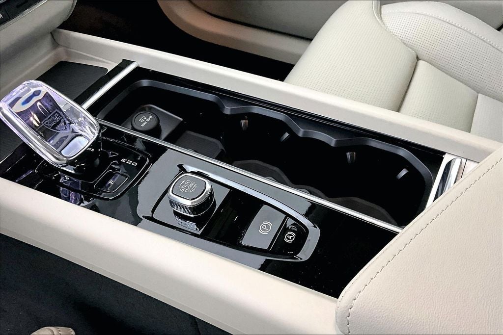 2026 Volvo XC60 B5 Ultra